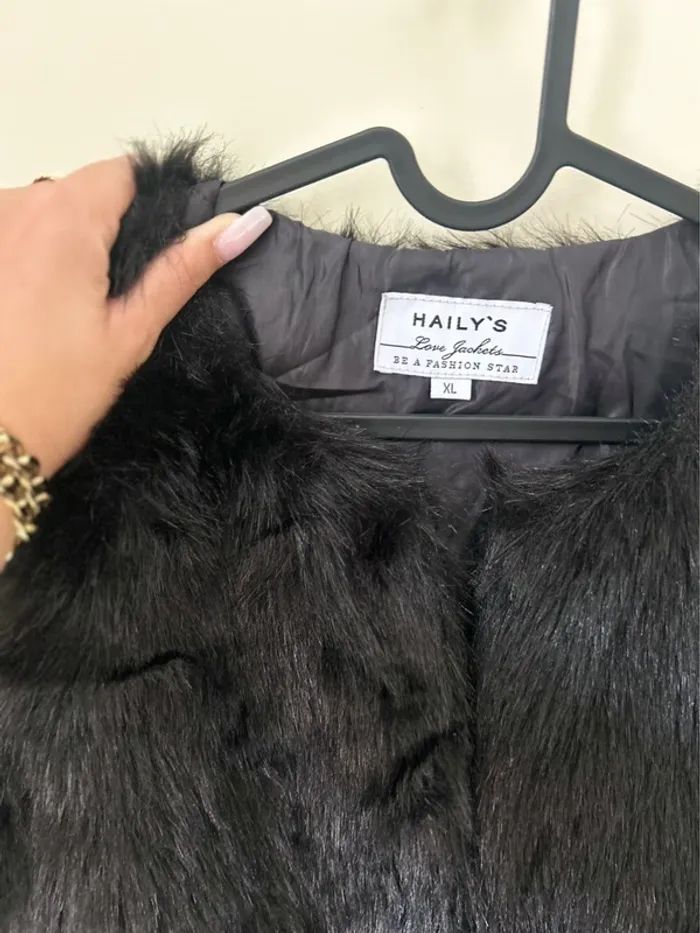 Veste fausse fourrure - photo numéro 2