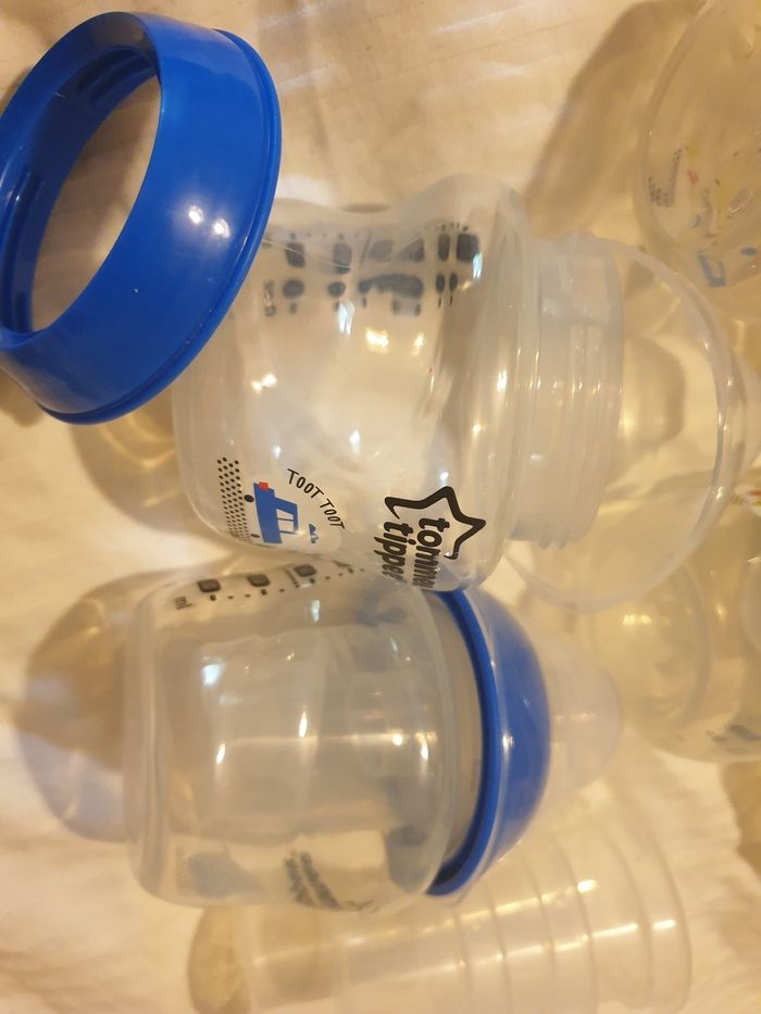 Lot de 4 biberons et accessoire - photo numéro 2
