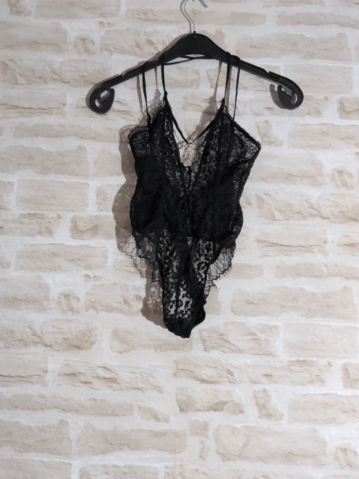 Lot lingerie XS – Porte-jarretelles & Body dentelle - photo numéro 4