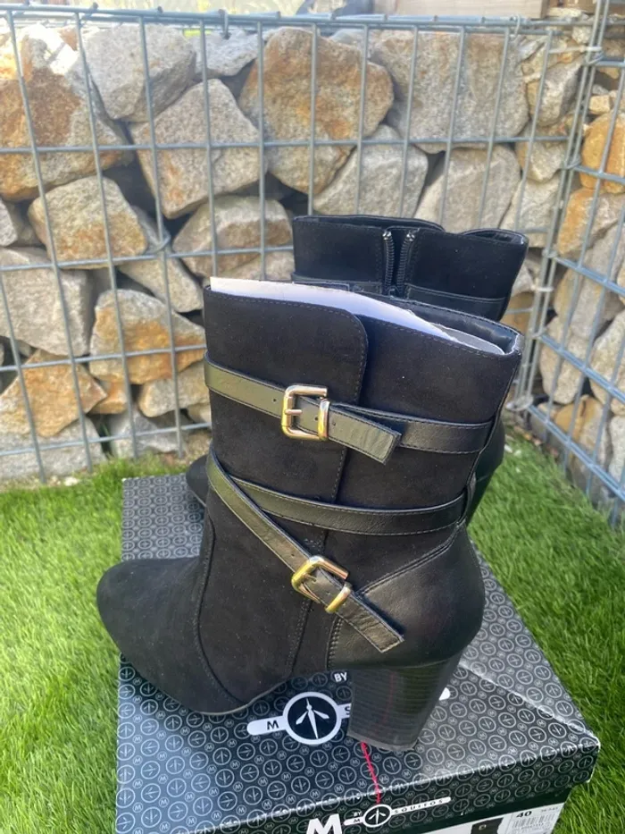 Bottines noires Taille 40 - photo numéro 6