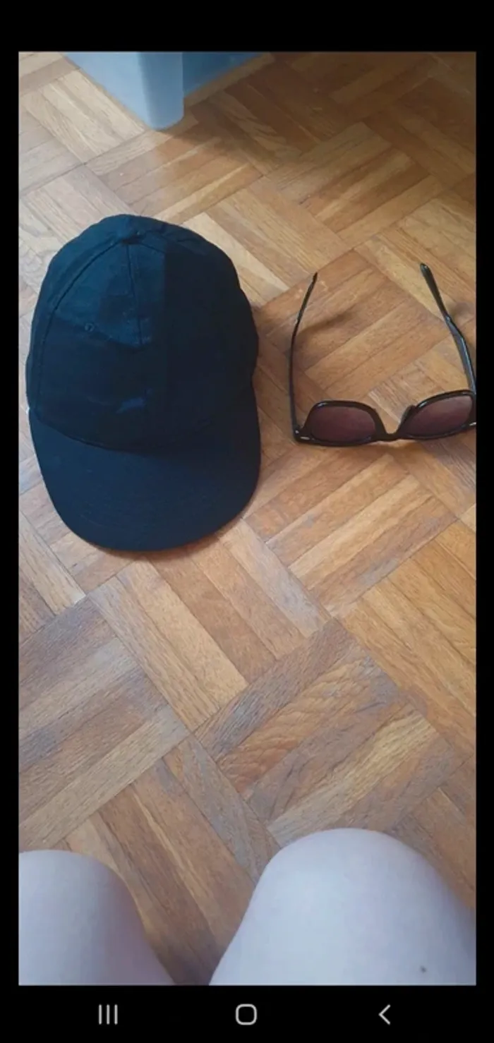 Lot d une casquette et de lunette