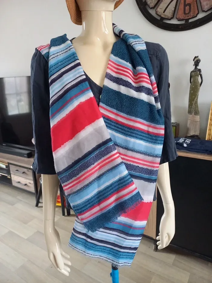 Foulard femme rouge et bleu - photo numéro 3