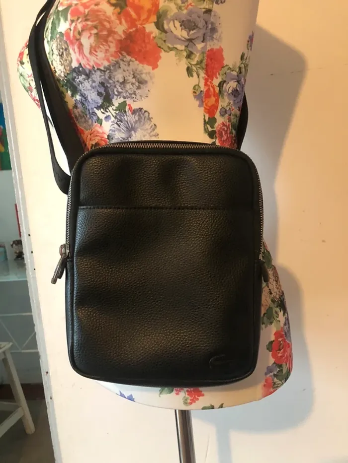 Sacoche Lacoste similicuir