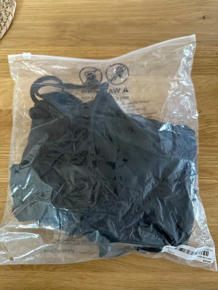 Combinaison noire dos nu – Neuve taille S - photo numéro 4