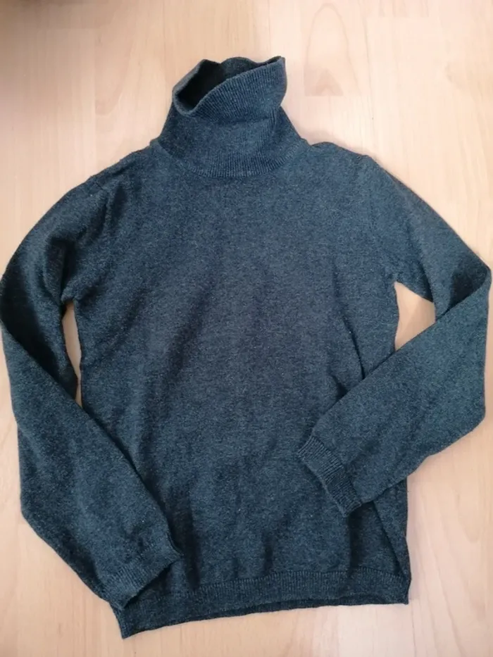 Pull col roulé