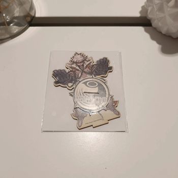 Manga stand en bois gachiakuta