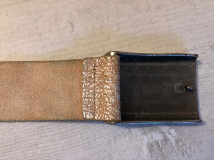 Ceinture épaisse « Saddler » en cuir craquelée blanc T85 portée 1 fois - photo numéro 7