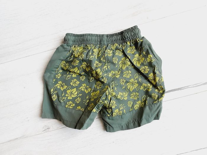 Vêtement bébé garçon maillot de bain short de bain vert kaki Tout compte fait 6 mois - photo numéro 3