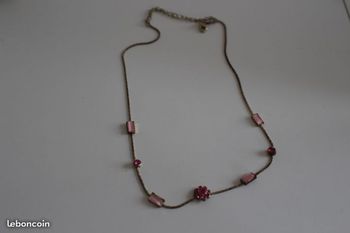 Collier dégradé de fleurs rose