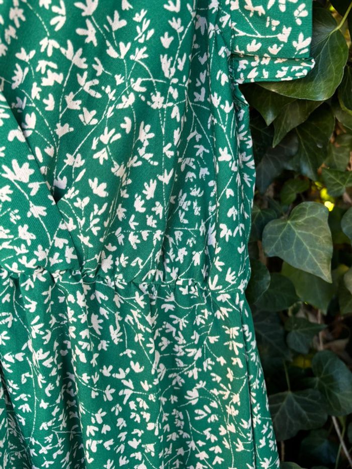 Petite robe verte à fleurs légère et fluide - photo numéro 7