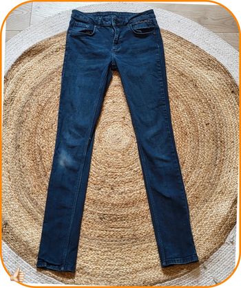 Jean slim bleu foncé McDonald's – Taille 36 – Bon état
- Femme