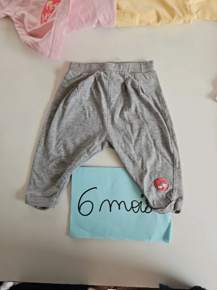 lot pantalon fille gris taille 6 mois + 2 pull manche rose et jaune - photo numéro 4