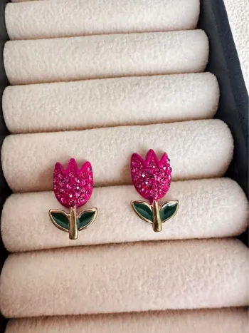 🌷 Boucles d’oreilles Betsey Johnson – Tulipes roses strassées 💖