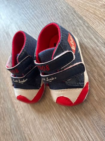 Chaussures neuves taille 17/18