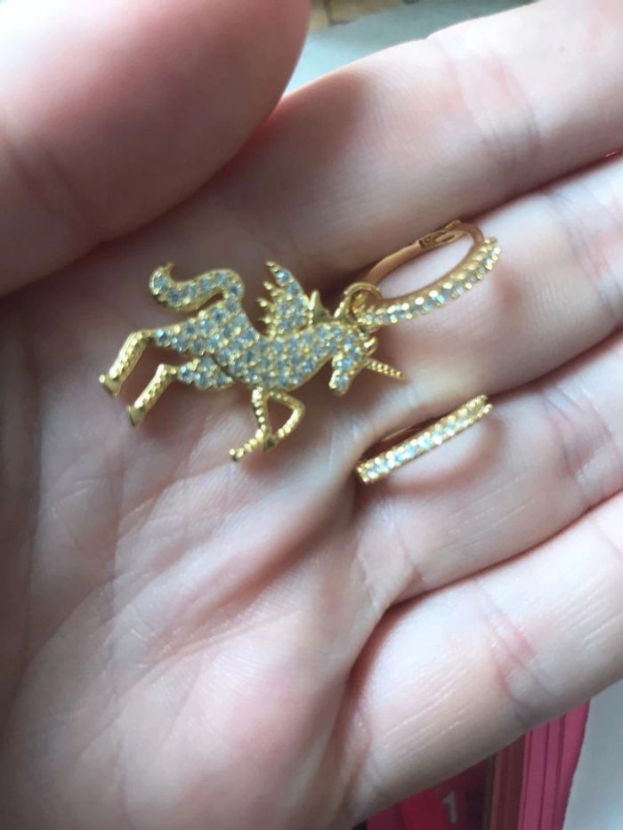 boucle d’oreille dore licorne