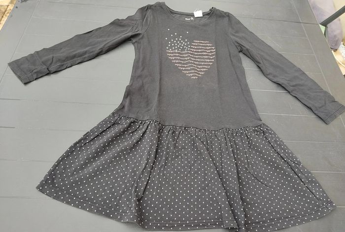 Robe noire manches longues pour le printemps