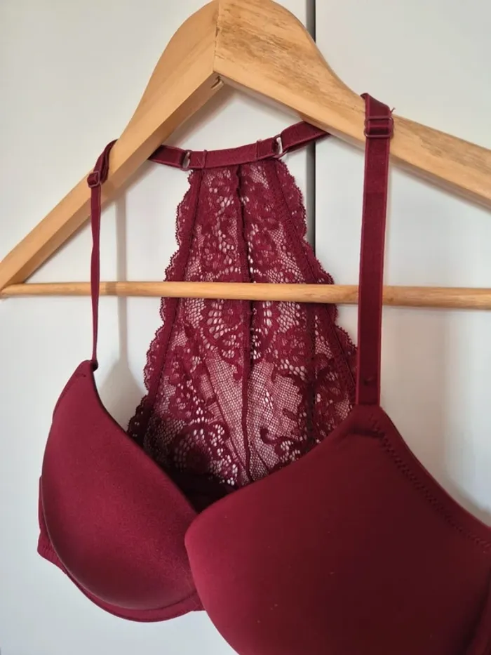 Soutien-gorge en dentelle bordeaux H&M 
Taille française 95B eur 80B - photo numéro 3