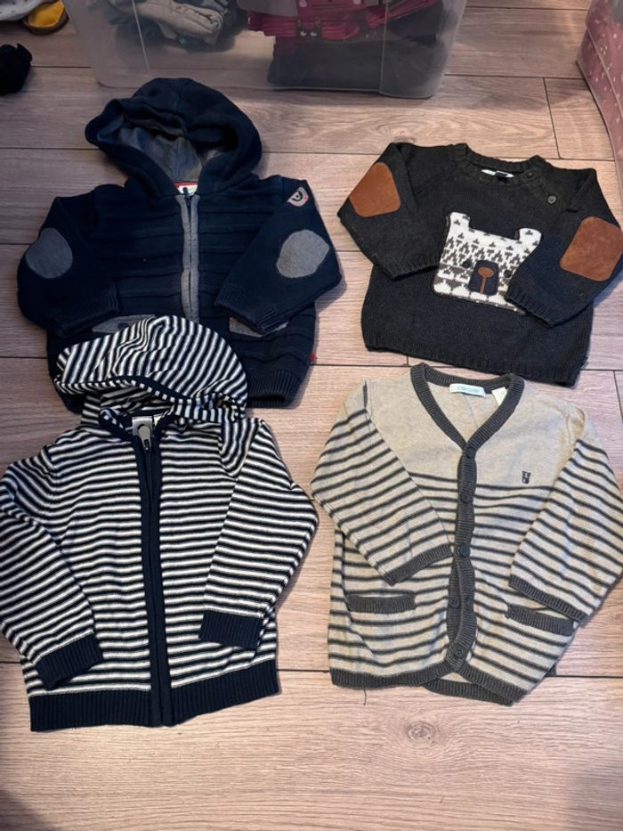 Lot de pull / gilet garçon