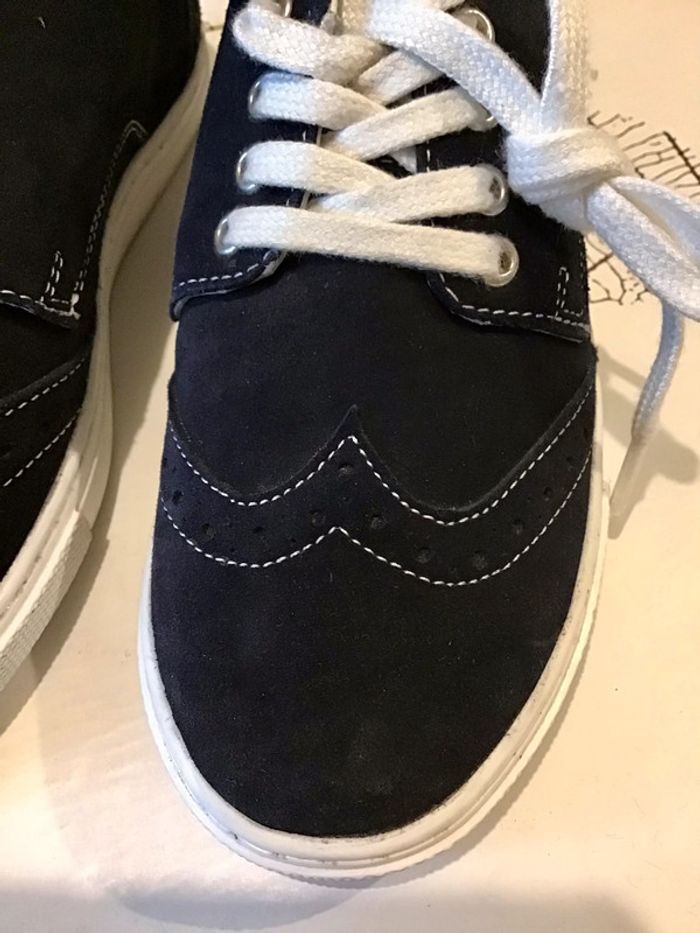 Basket en cuir taille 34 marque André couleur marine et blanc - photo numéro 3