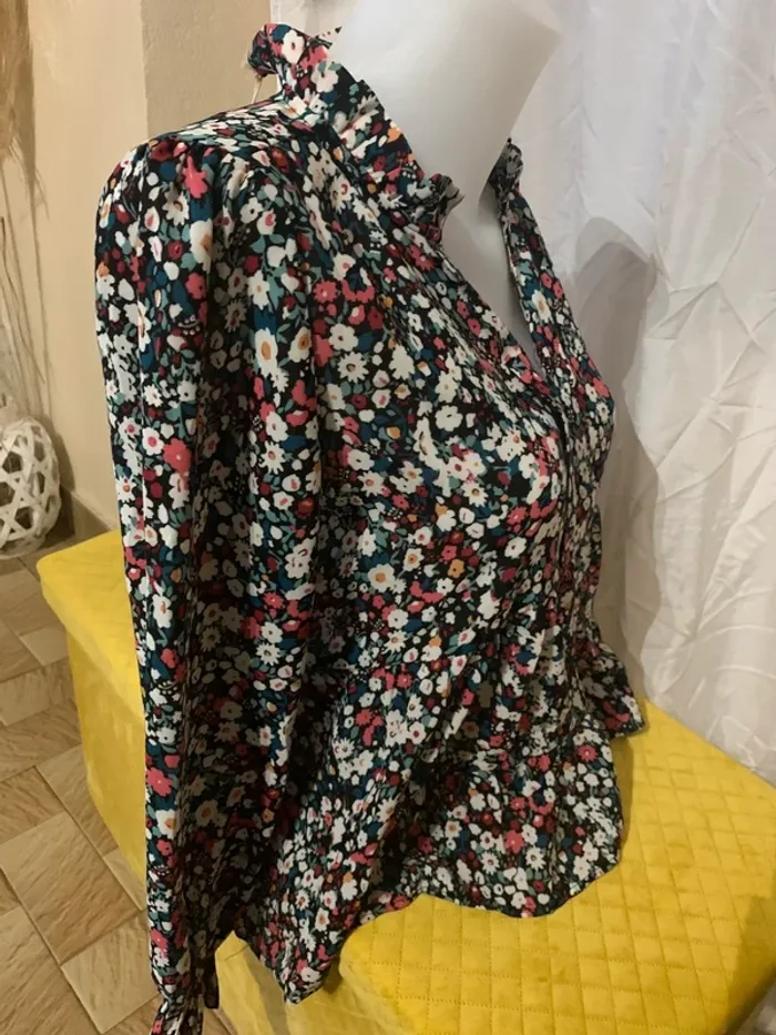 Blouse By One taille S/M fleurie évasée manches longues - photo numéro 5