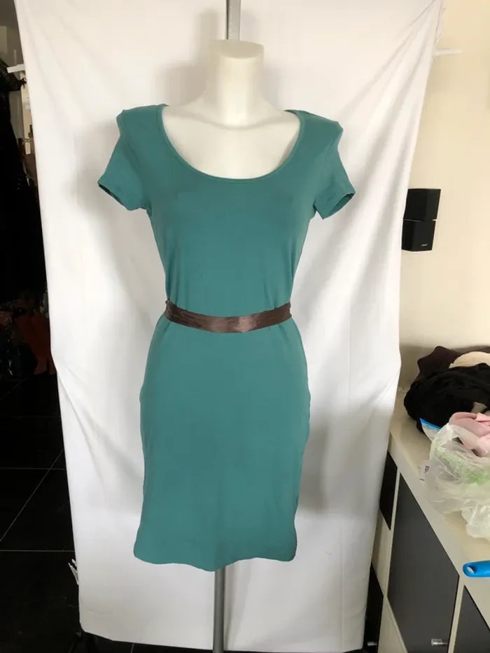 Robe turquoise à manches courtes H&M en coton taille 38 / M neuve avec étiquette.
