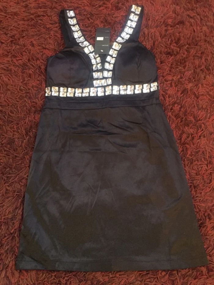 robe dos nu noir ornée de strass - photo numéro 2