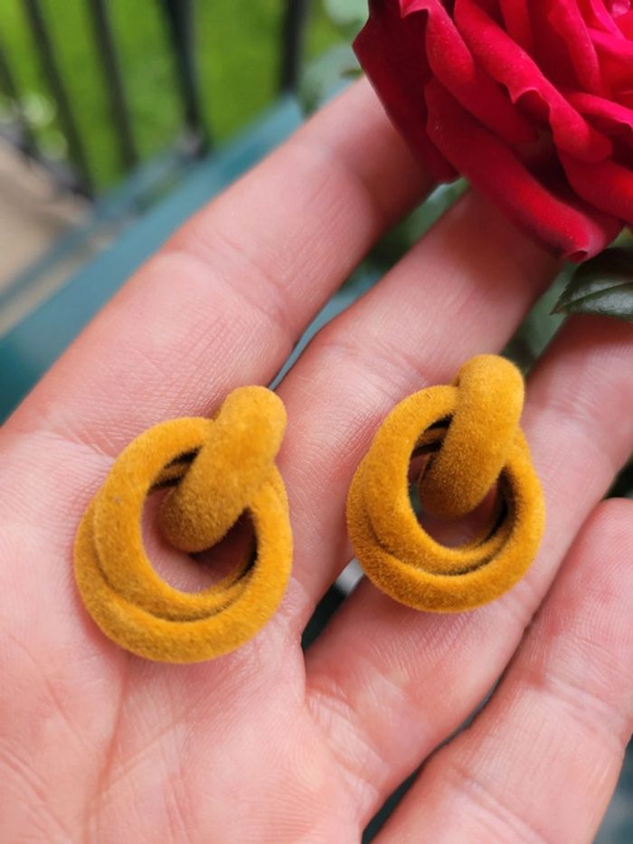 Clips velours jaune moutarde