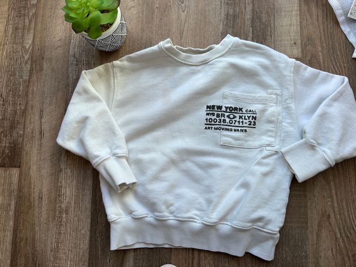 - Sweat Zara - 6/7 ans - bon état, tache - photo numéro 1