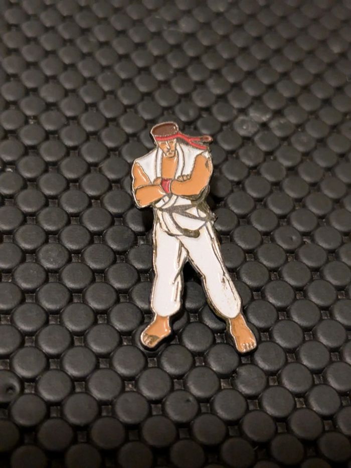 Pin's ryu Street Fighter jeu vidéo gaming vintage