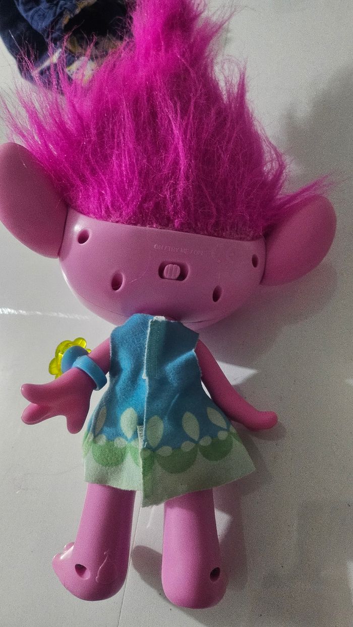 Poppy parlanre des trolls - photo numéro 2