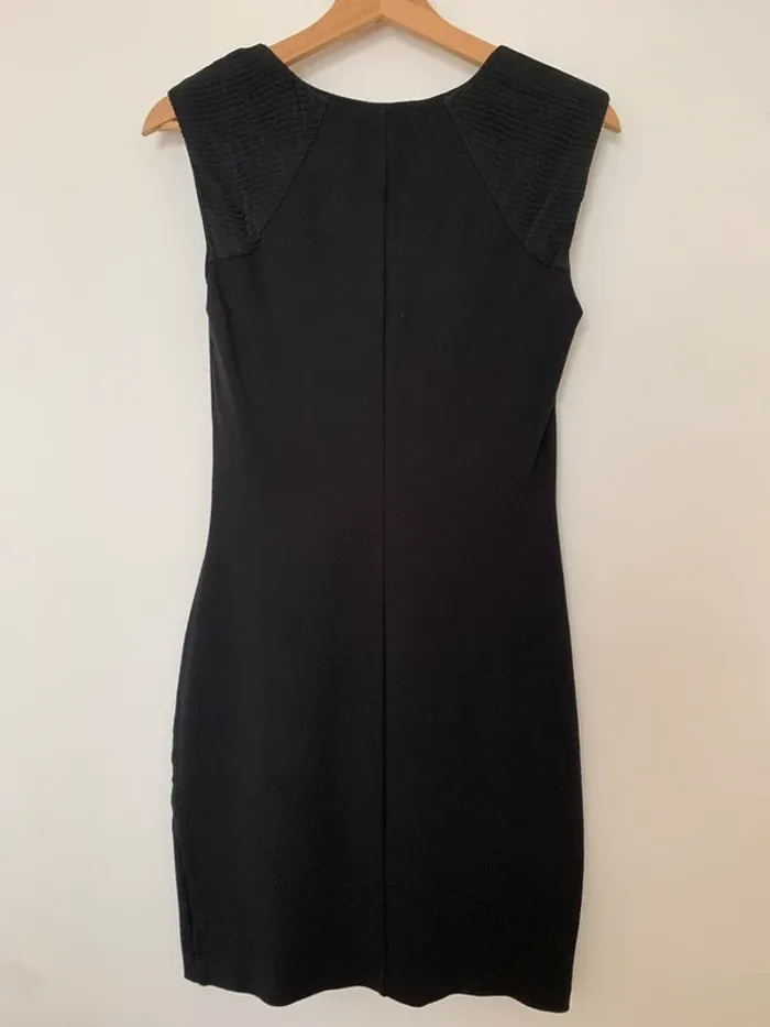 Robe noire - photo numéro 3