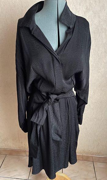Petite Robe noire style chemise fluide  40