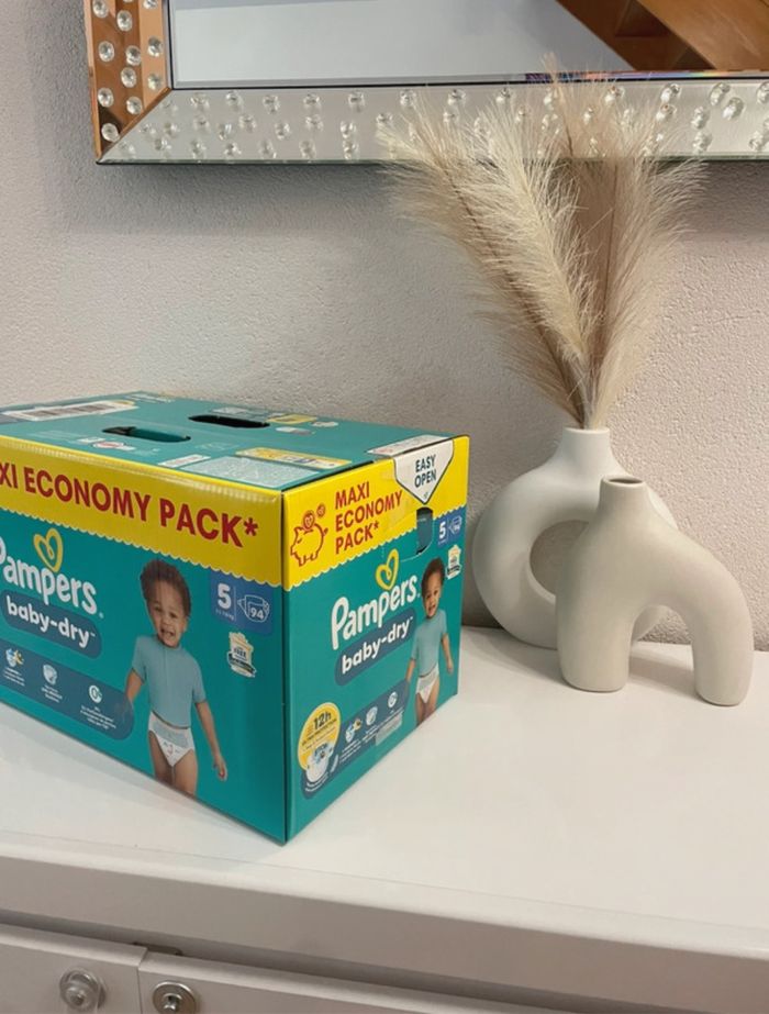 Couches Pampers maxi economy pack - photo numéro 2