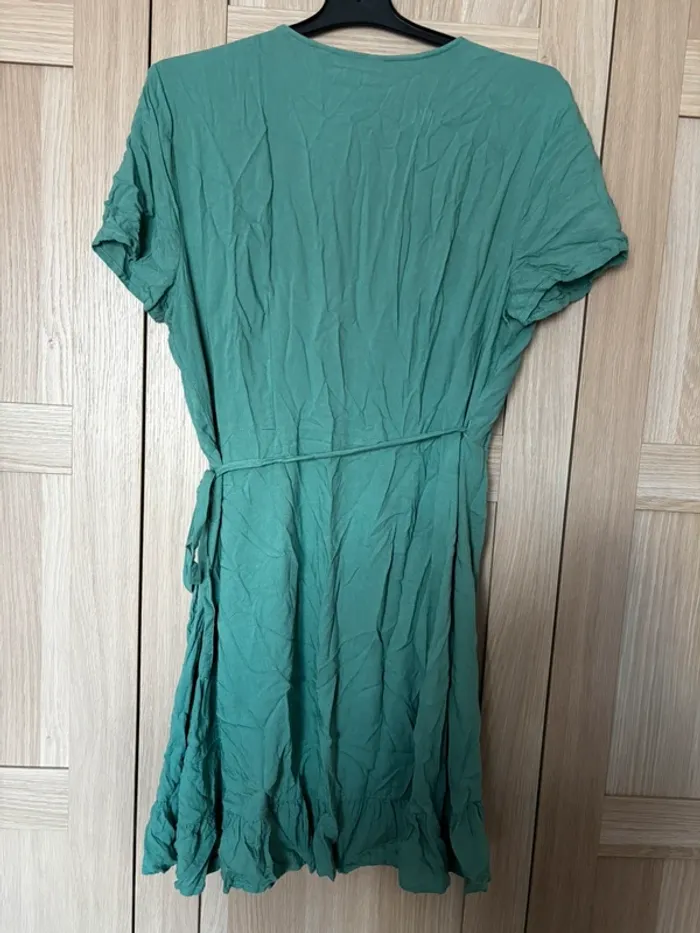 Robe portefeuille verte KIABI t.46 - photo numéro 4