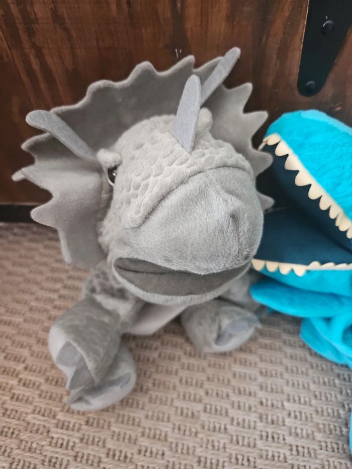 Marionnette peluche jurassic world - photo numéro 2