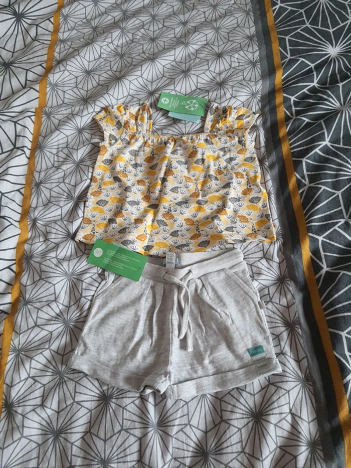 Ensemble Obaïbi taille 6 mois blouse et short neuf avec étiquettes