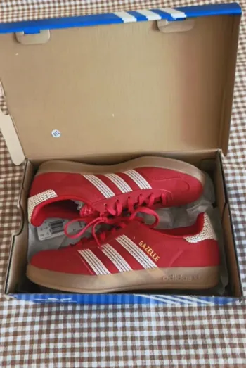adidas Originals Gazelle Indoor – édition crochet rouge et crème