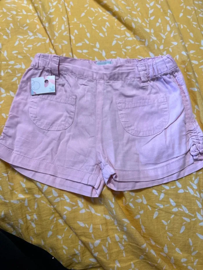 Short fille