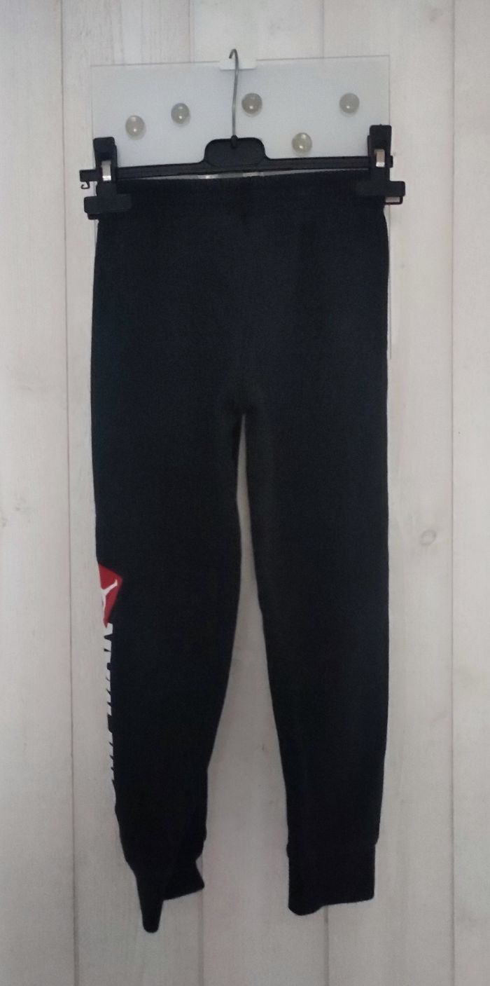 Bas de survêtement noir jump man Jordan taille 7 ans - photo numéro 4
