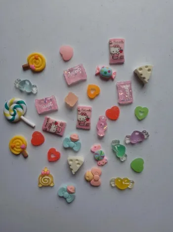 Lot 30 accessoires miniature bonbon gateau sucette Hello kitty