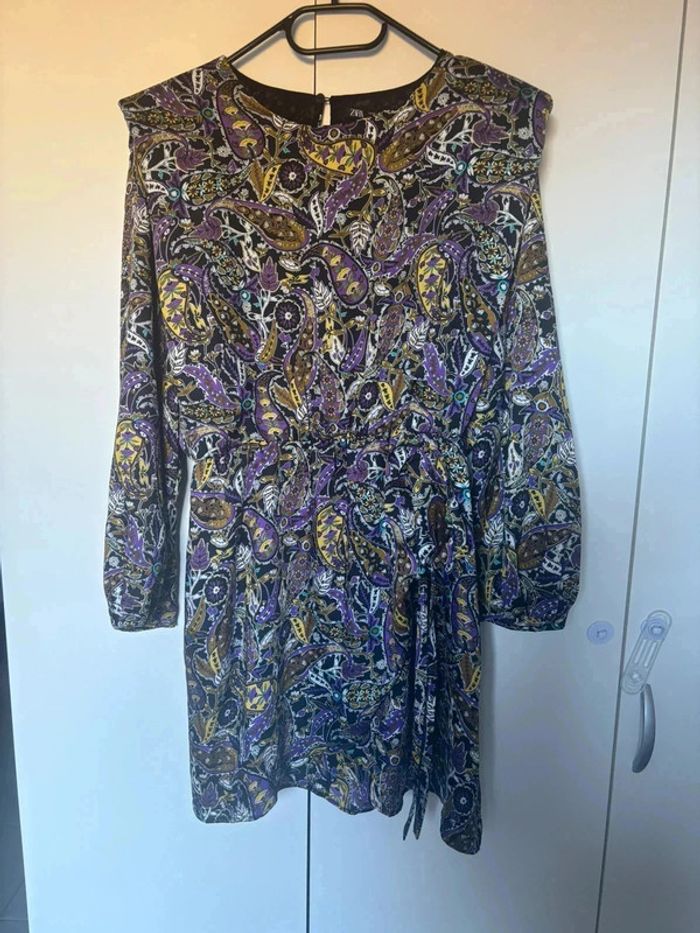 Robe Zara tissu satiné à imprimée cachemire taille xl neuve - photo numéro 3