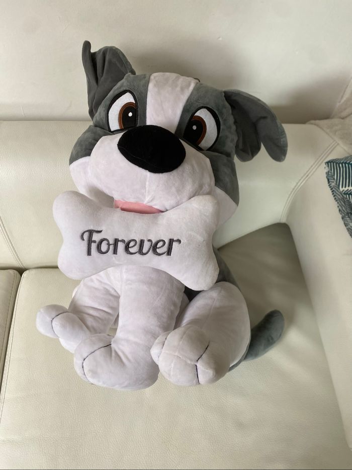 Gros chien en peluche 45 x 50 cm Tommy Toys