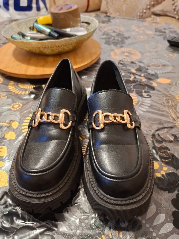 Chaussure noir semelle 5 cm taille 39 femme