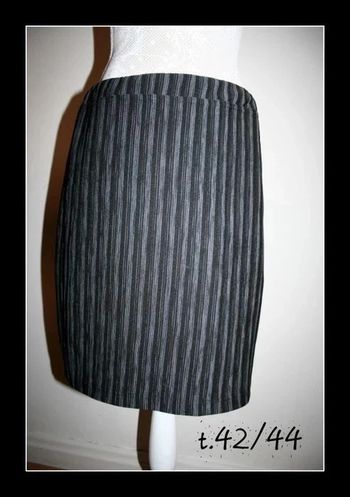 Jupe strech rayé taille 42/44
