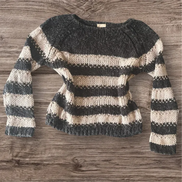 pull en maille rayé gris et blanc avec fils dorées taille unique