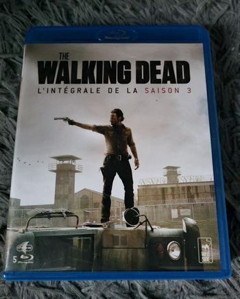 Coffret dvd blu-ray The Walking Dead saison 3
