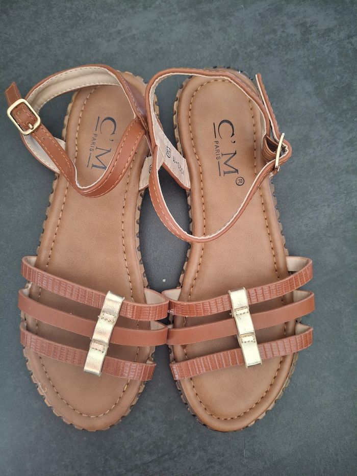 Sandales musique pieds camel 38 neuves
