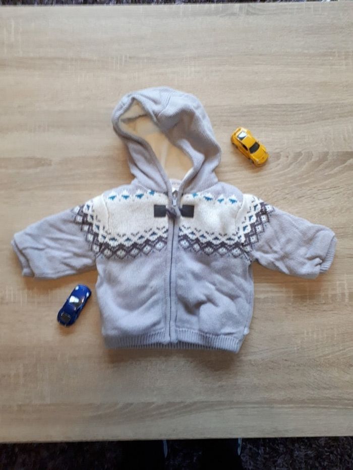 Gilet épais a capuche obaibi 6 mois