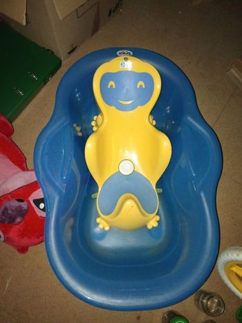 Baignoire +siège de bain  a débattre