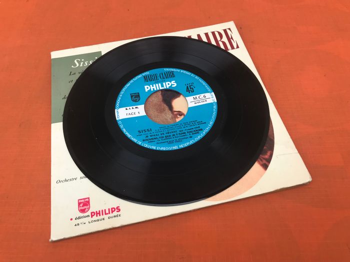 Livre-Disque 45 tours Sissi " Les disques Magazines Marie-claire " (1959) - photo numéro 2